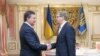 Президент Украины Виктор Янукович встретился с членом Еврокомиссии Штефаном Фюле (Киев, 12 февраля 2014 года)