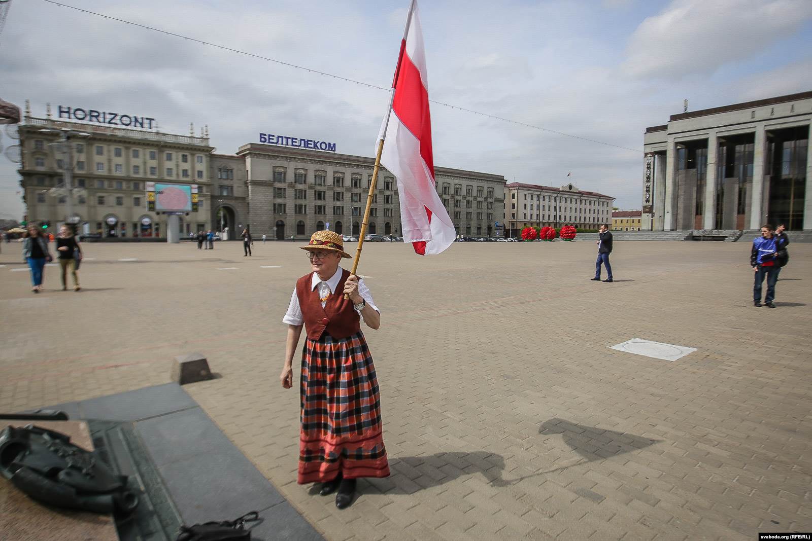 Площадь государственного флага в минске фото