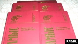 Қажығұмар Шабданұлының Қазақстанда жарық көрген алты томдық "Қылмыс" романы. 19 қараша 2009 жыл.