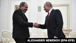 Встреча в Кремле премьер-министра Армении Никола Пашиняна (слева) и президента РФ Владимира Путина, декабрь 2018 г.