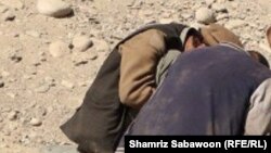 دو تن از افراد معتاد به مواد مخدر در کابل 