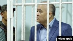 Лидер партии "Ата Мекен" Омурбек Текебаев в зале суда. 5 июня 2017 года.