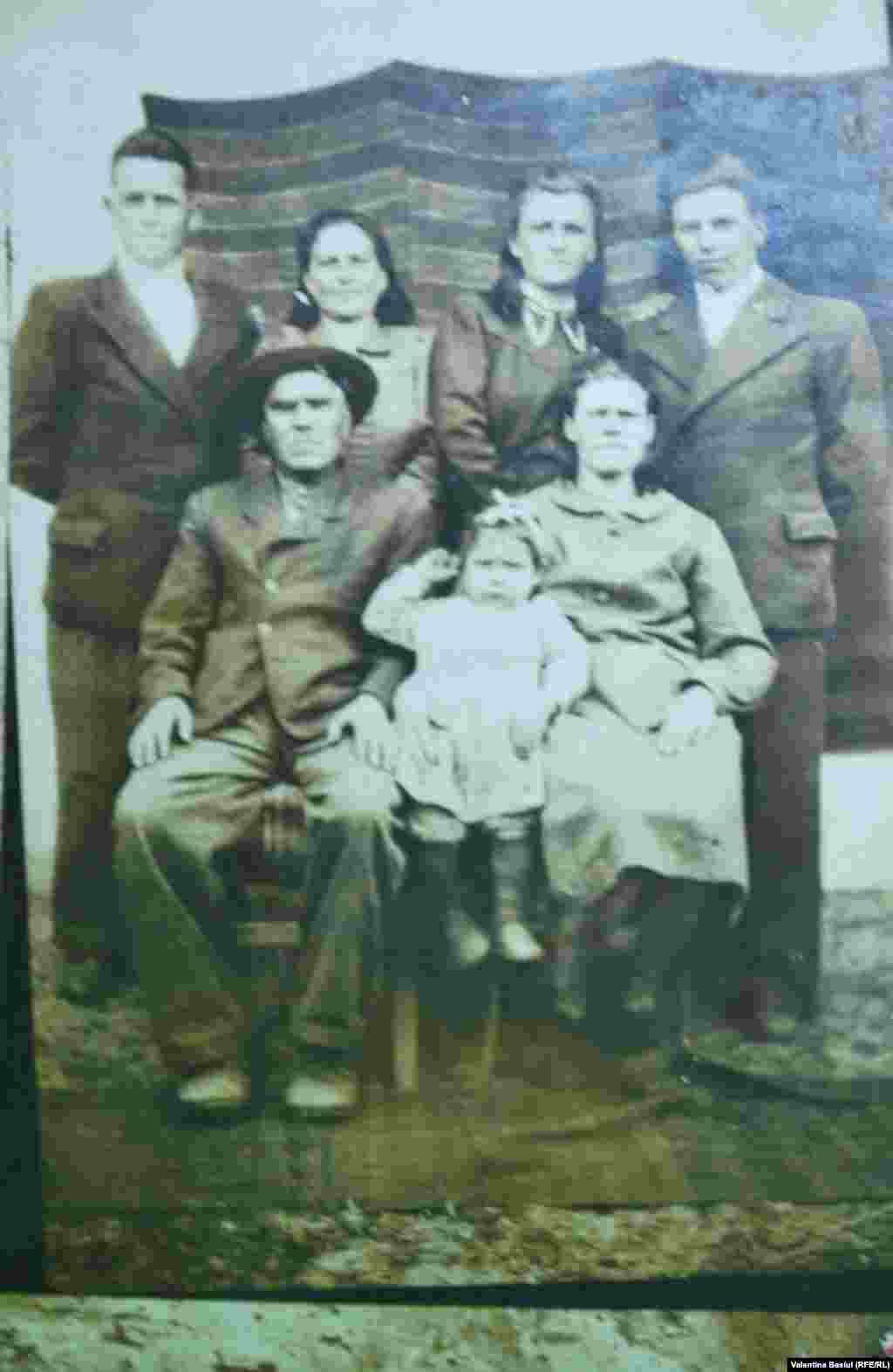 Andrei Găină cu familia sa, 1946