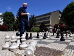 'Tek u narednom periodu ćemo vidjeti šta je izolacija, nametnuta zbog COVID-19, učinila s percepcijom socijalne i društvene stvarnosti svakog pojedinca' (fotografija: Sarajevo, ma 2020)