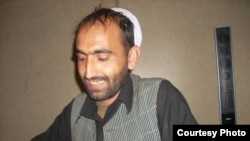 عزت الله ځواب شاعر و نویسنده سرشناس زبان پشتو که از زندان طالبان آزاد شد