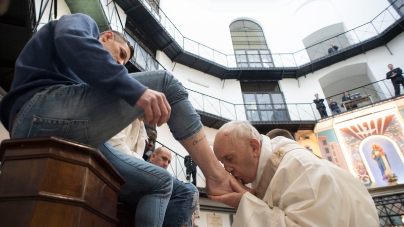 Папата повика на мир во Велигденската порака