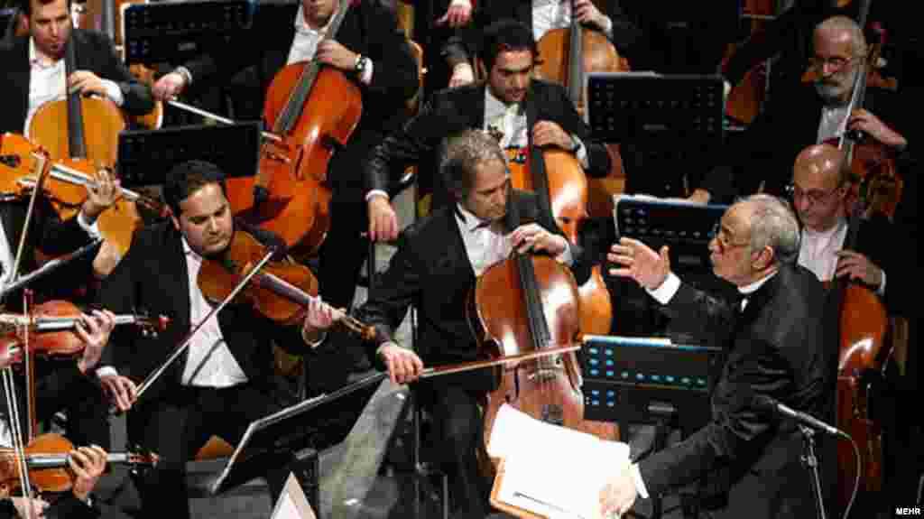 اجرای ارکستر سمفونیک تهران در دومین شب از جشنواره موسیقی فجر/ ۲۵ بهمن ۹۰