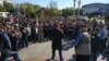 Жители Элисты собрались в центре города, чтобы "помолиться" за его благополучие