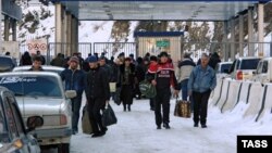 За два дня на границе скопилось полтора десятка машин с товарами для Южной Осетии