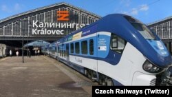Офіційний твітер-акаунт «Чеських залізниць» запрошує у подорож до «приєднаного» Калінінграда: «Ми теж зараз їдемо до Краловця. Відкрийте для себе красоти Чехії!»