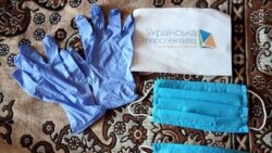 Дві маски і одні рукавички, які Олександр Вілкул дарує медикам і мешканцям Кривого Рогу, березень 2020 року