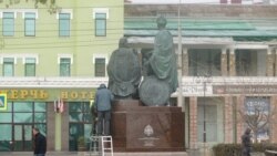 Памятник Никону Печерскому и князю Глебу в Керчи, вид сзади