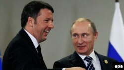 Russian President Vladimir Putin (right) meets with Italian Prime Minister Matteo Renzi during the G20 summit in Antalya, Turkey, on November 16.