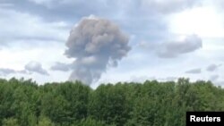 Облако дыма над Дзержинском, где на оборонном предприятии 1 июня прогремели взрывы.