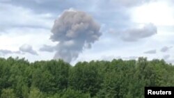 Облако дыма над Дзержинском, где на оборонном предприятии 1 июня прогремели взрывы.