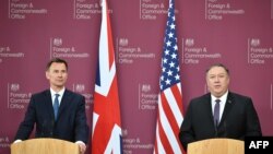 US Secretary of State Mike Pompeo (R) and Britain's Foreign Secretary Jeremy Hunt (L) attend a joint press conference at the Foreign Office in central London on May 8, 2019. 