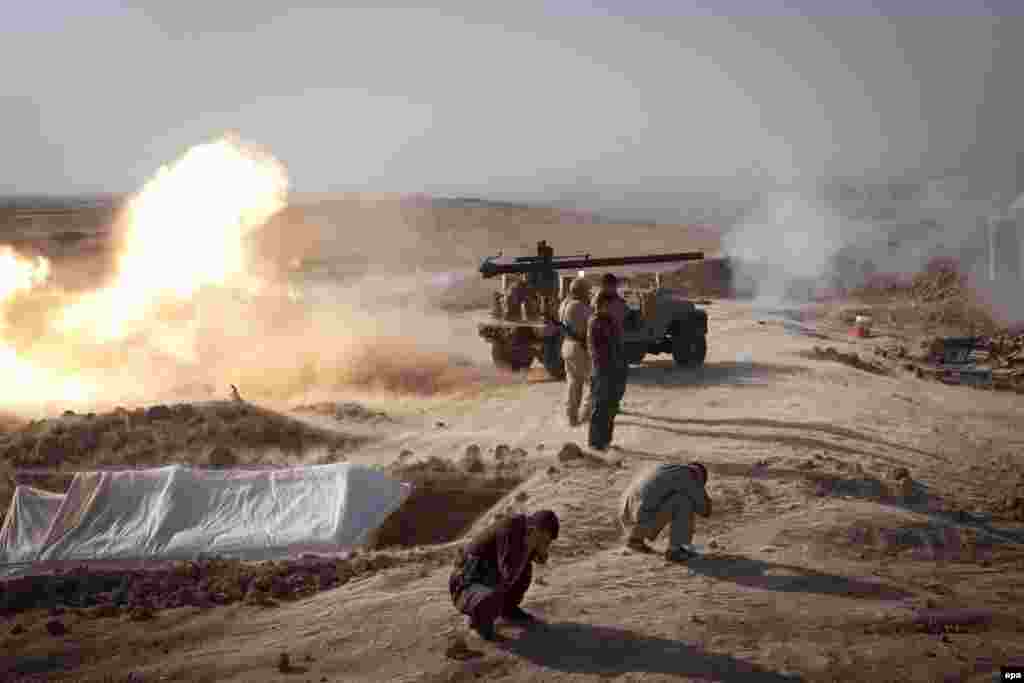 Peshmerga fighters fire cannon towards Islamic State positions during heavy clashes in Duz-Khurmatu on August 31. (epa/JM Lopez)