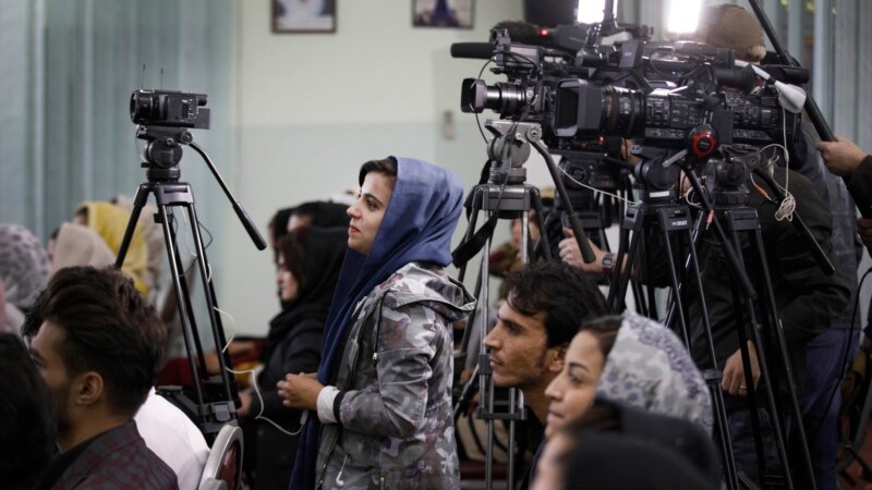 افغانستان کې یو شمېر ښځینه ژورنالېستانې: طالبانو مو د کار مخه نیولې