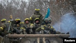 Українські військовослужбовці у Дебальцеві. 10 лютого 2015 року. Ілюстраційне фото