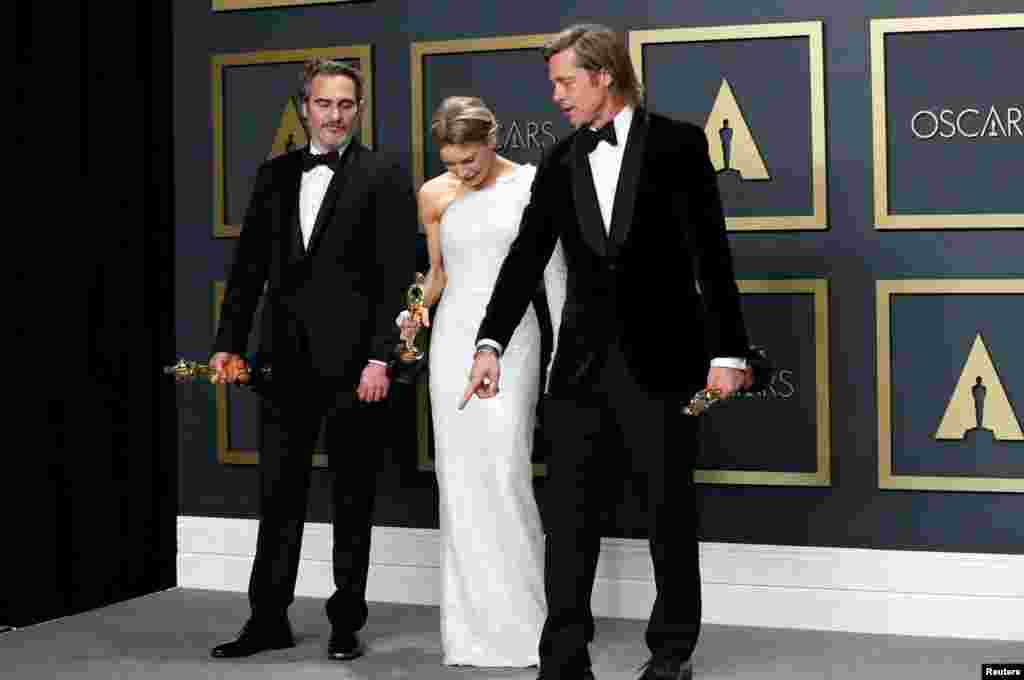 Joaquin Fenix, koji je dobio Oskara za najbolju mušku glavnu ulogu u filmu &quot;Joker&quot; sa Renee Zellweger i Bradom Pittom.&nbsp;