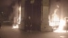 Петр Павленский поджег здание Банка Франции в Париже