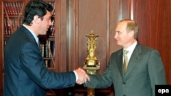 Prezident Vladimir Putin Dövlət Dumasında müxalifət fraksiyasının lideri Boris Nemtsov-u qəbul edir - 4 iyul 2000 