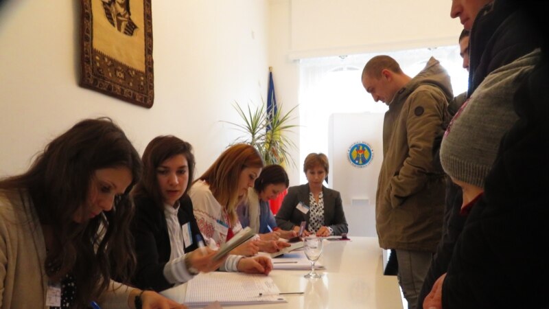 Preşedintei Maia Sandu i se cere să susțină reducerea pragului electoral pentru partidele politice la 1%