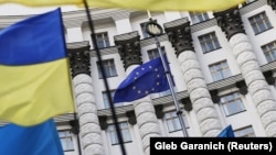 Flamuri i BE-së mes flamujve të Ukrainës, në Kiev. Fotografi nga arkivi.