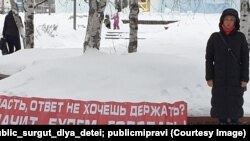 Участница одиночного пикета в Сургуте. Декабрь-2019