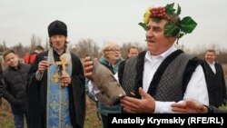 Царь виноделов и ритуальная обрезка лозы: праздник Трифон Зарезан по-крымски (фоторепортаж)