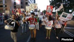 Armenia - People demonstrate in support of opposition gunmen who seized a police station in Yerevan in July 2016, 17Jul2017.