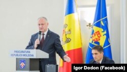 Igor Dodon și procurorul general Alexandru Stoianoglo, la învestirea acestuia, 29 noiembrie 2019