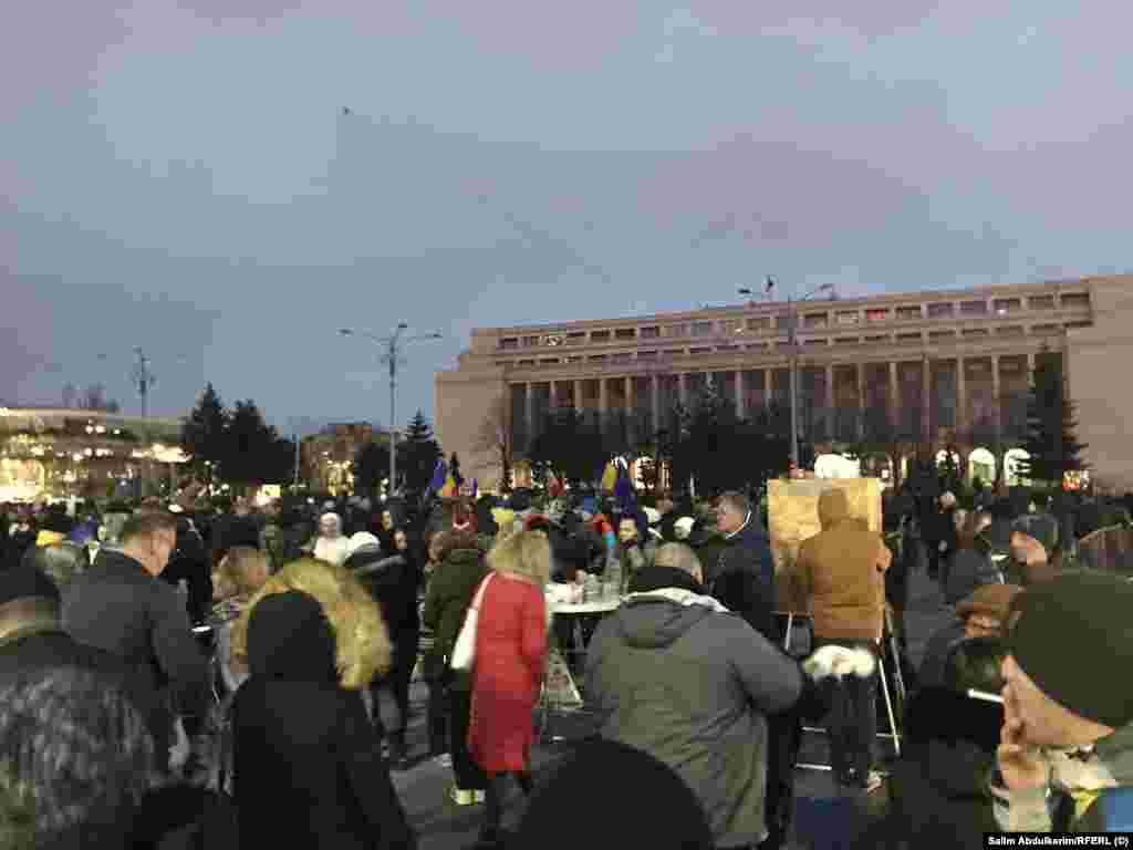 Până la vot mai este. Azi, mergem la proteste, o altă scandare din Piața Victoriei