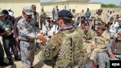 Гильменд уәлаятындағы ауған армиясы сарбаздары мен НАТО әскерилері, Ауғанстан. (Көрнекі сурет)
