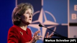 Fosta ambasadoare a Statelor Unite la NATO, Kay Bailey Hutchison