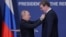 Ruski predsjednik Vladimir Putin odlikuje tadašnjeg srpskog predsjednika Aleksandra Vučića Ordenom Aleksandra Nevskog u Beogradu, 17. januara 2019. godine.