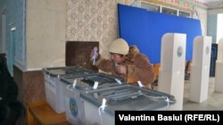 La secţia de votare din Cocieri, 30 noiembrie 2014