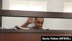 Гражданский активист Макс Бокаев в зале суда в Атырау. 3 июня 2016 года. 