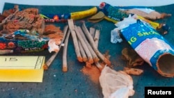 Остатки фейерверков внутри рюкзака, найденного на свалке города Нью-Бедфорд и принадлежавшего, как говорят агенты ФБР, Джохару Царнаеву. 1 мая 2013 года.