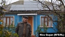 Și-a instalat panourile solare pe casă, după ce le-a găsit la o expoziție organizată la Chișinău.