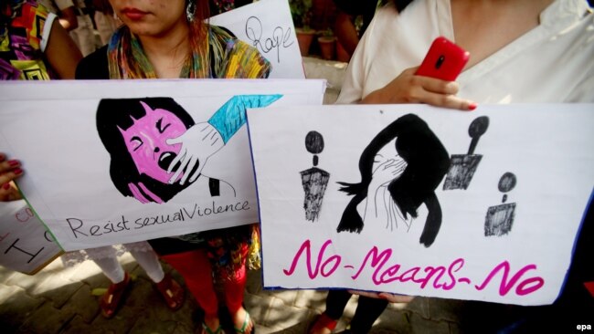 Protestë në Nju Delhi kundër dhunës seksuale ndaj grave. Foto nga Arkivi