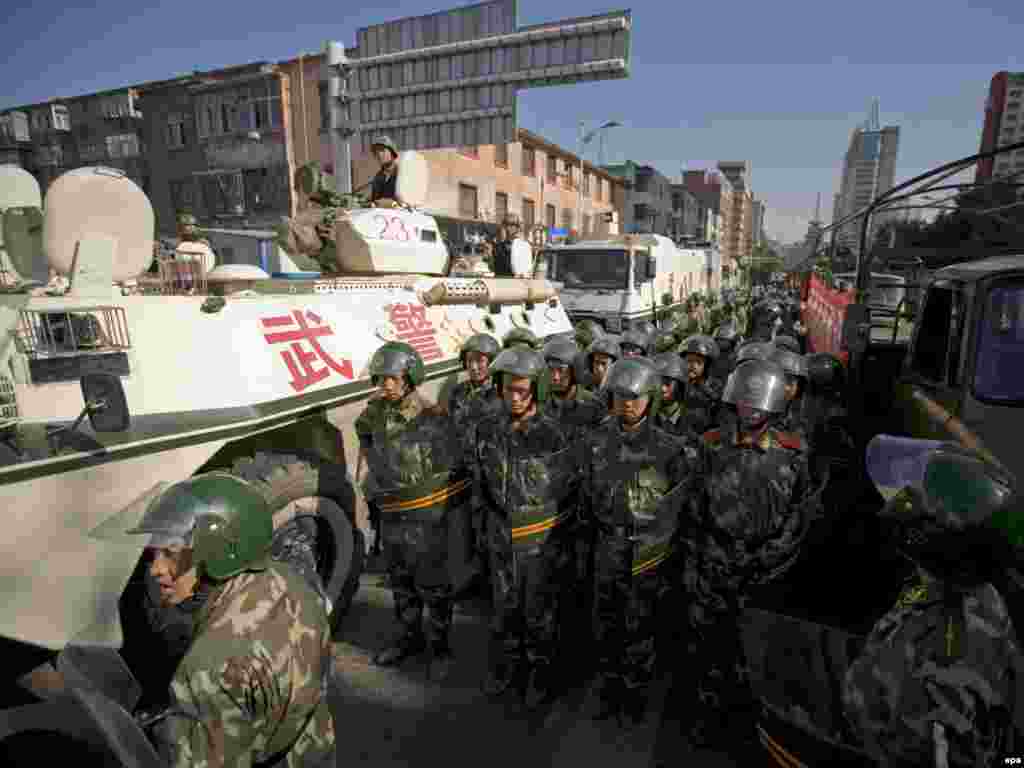 Kina - Sindjijang - Nakon TIbeta u kineskoj pokrajini Sindjijang su izbili novi etnički nemiri. Ovaj put su se pobunili tamošnji muslimani. Rezulat - vojska na ulicama i 154 mrtvih. 