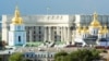 Будівля МЗС України і Михайлівський Золотоверхий монастир у Києві