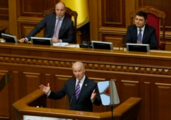 Тоді ще віцепрезидент Джо Байден з трибуни Верховної Ради закликає депутатів боротися з корупцією. Київ, 8 грудня 2015 року