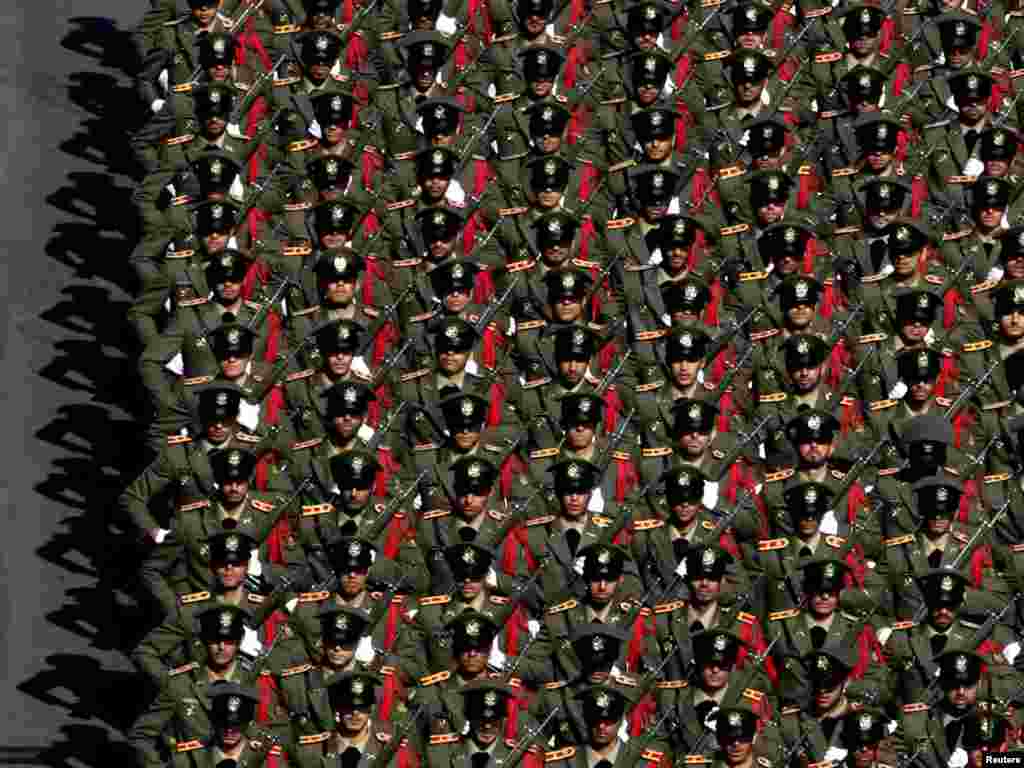 Members of the Iranian Army parade during a graduation ceremony in Tehran. (Official photo distributed by Reuters)