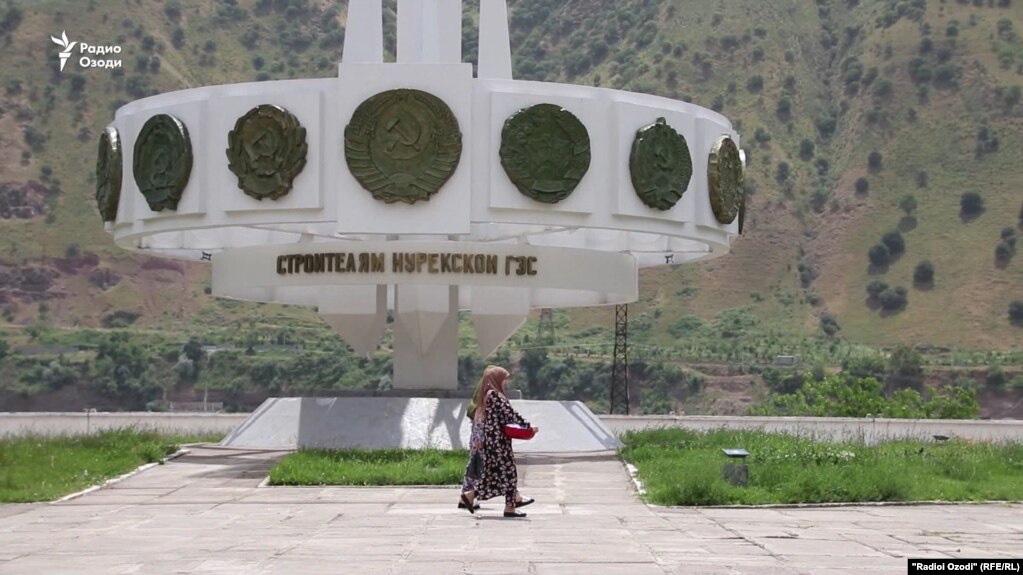 Норак - шаҳри маъруфе, ки ба он автобус намеравад - (навор)