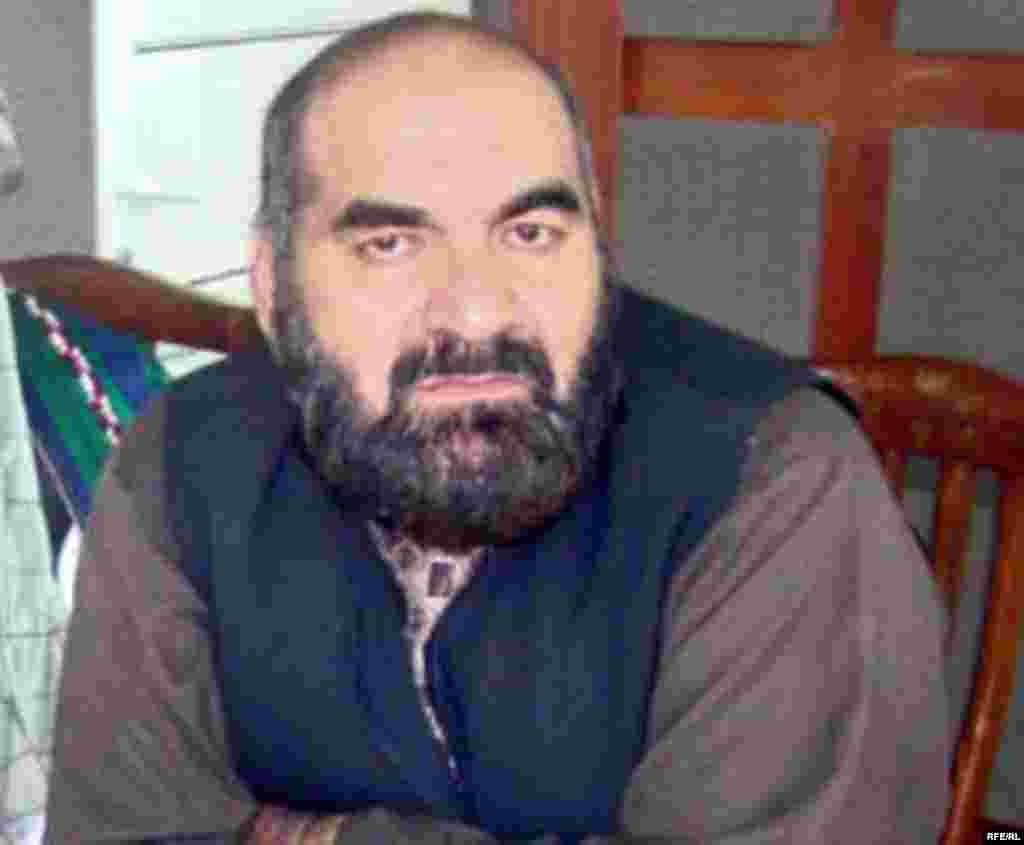 پخوانی طالب قومندان ملا سلام راکټي چې اوس د افغانستان د ولسمشرۍ څوکۍ ته کاندید دی ازادۍ راډیو سره مرکه کوي