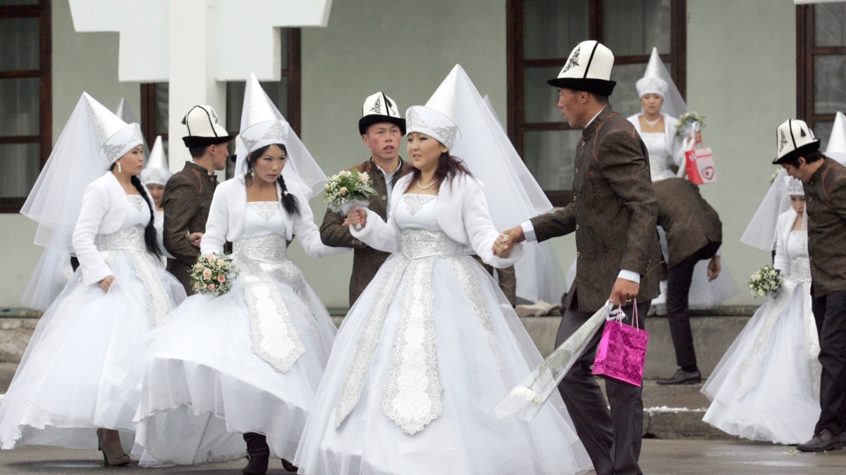 Kyrgyz Referendum Seeks To Prevent Same-Sex Marriage pic