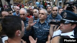 Armenia - Police General Hunan Poghosian (C) speaks to protesters in Yerevan, 18 July 2016.