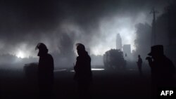 Пожежники гасять пожежу на нафтобазі під Києвом, 9 червня 2015 року